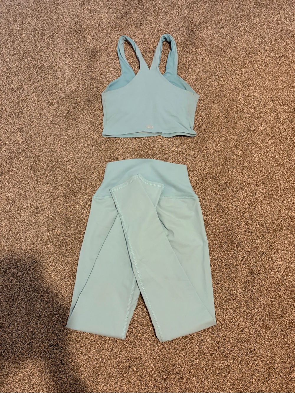 ALO Yoga Powder Blue V-Neck Sports Bra & High-Waist Leggings Set - Picture 3 of 13